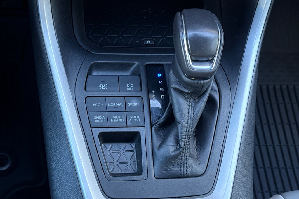 Thumbnail: 2021 Toyota RAV4 - 14