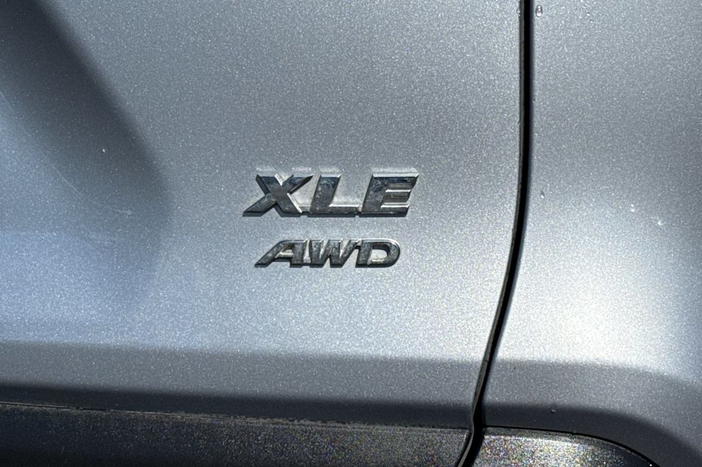 Thumbnail: 2021 Toyota RAV4 - 7