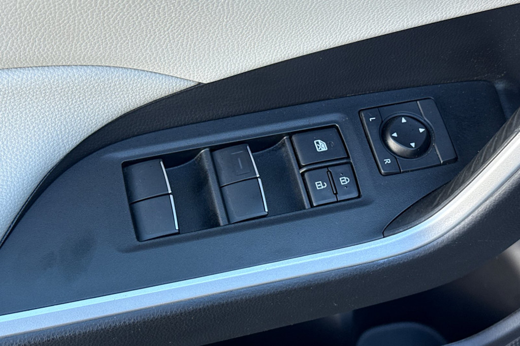 Thumbnail: 2021 Toyota RAV4 - 22