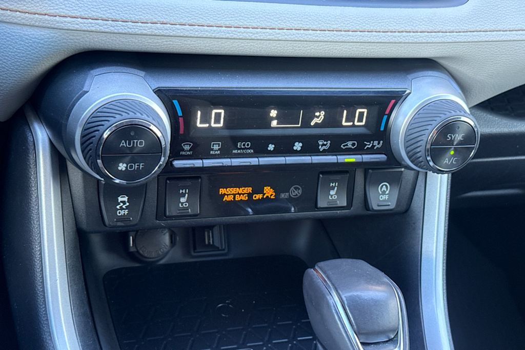 Thumbnail: 2021 Toyota RAV4 - 25