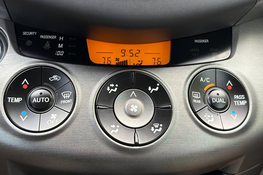 Thumbnail: 2011 Toyota RAV4 - 25