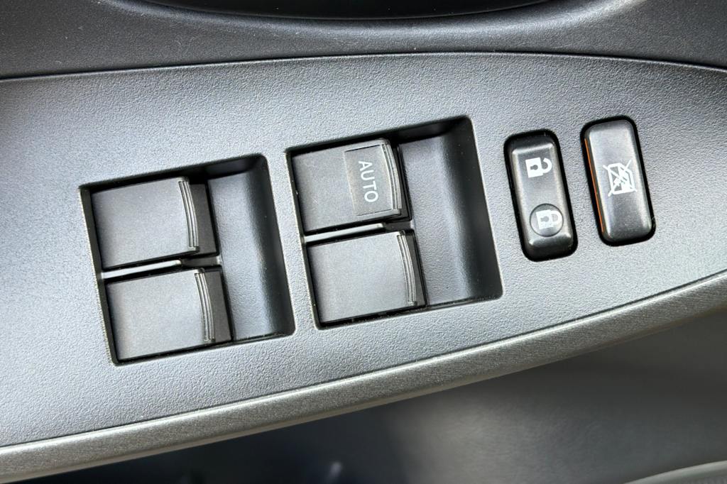 Thumbnail: 2011 Toyota RAV4 - 22