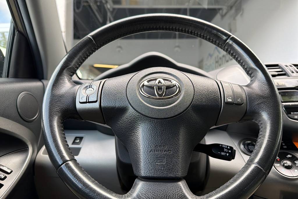 Thumbnail: 2011 Toyota RAV4 - 27