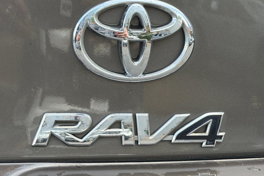 Thumbnail: 2011 Toyota RAV4 - 6