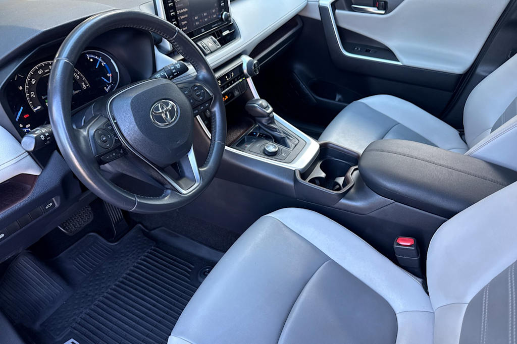 Thumbnail: 2020 Toyota RAV4 - 9