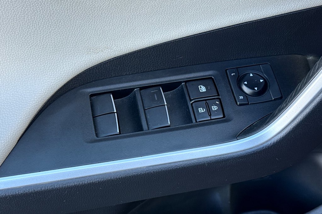 Thumbnail: 2020 Toyota RAV4 - 22