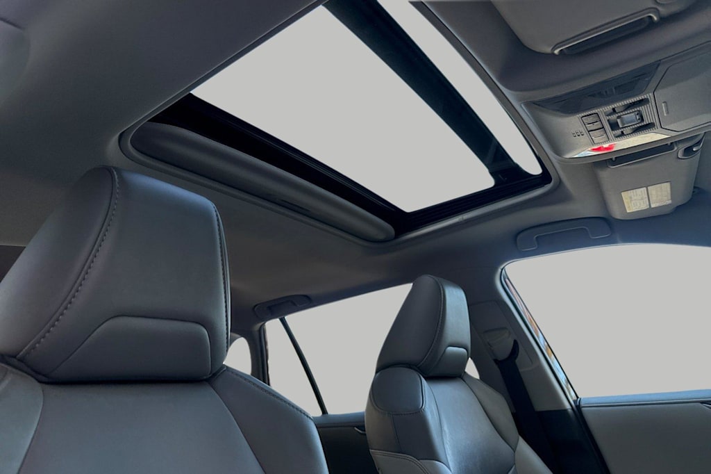 Thumbnail: 2020 Toyota RAV4 - 23
