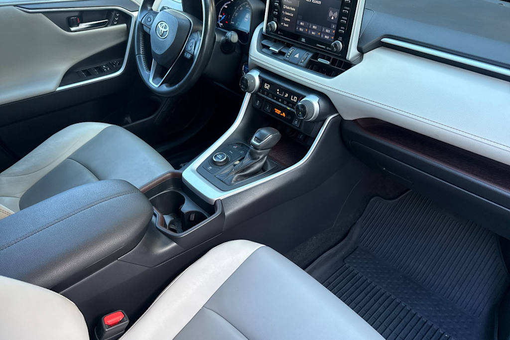Thumbnail: 2020 Toyota RAV4 - 12