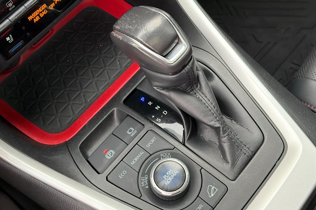 Thumbnail: 2020 Toyota RAV4 - 13