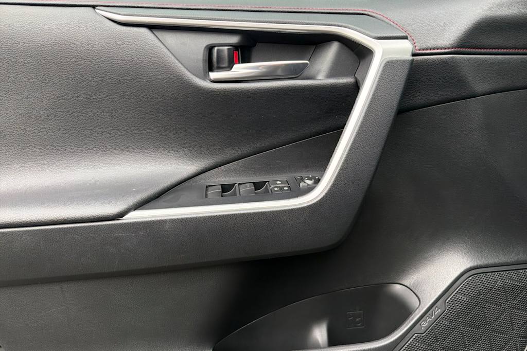 Thumbnail: 2020 Toyota RAV4 - 21