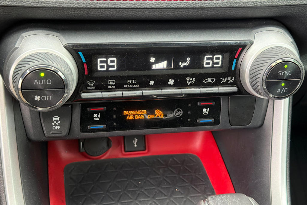 Thumbnail: 2020 Toyota RAV4 - 25