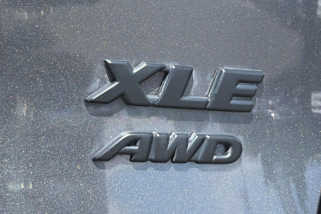 Thumbnail: 2020 Toyota RAV4 - 7