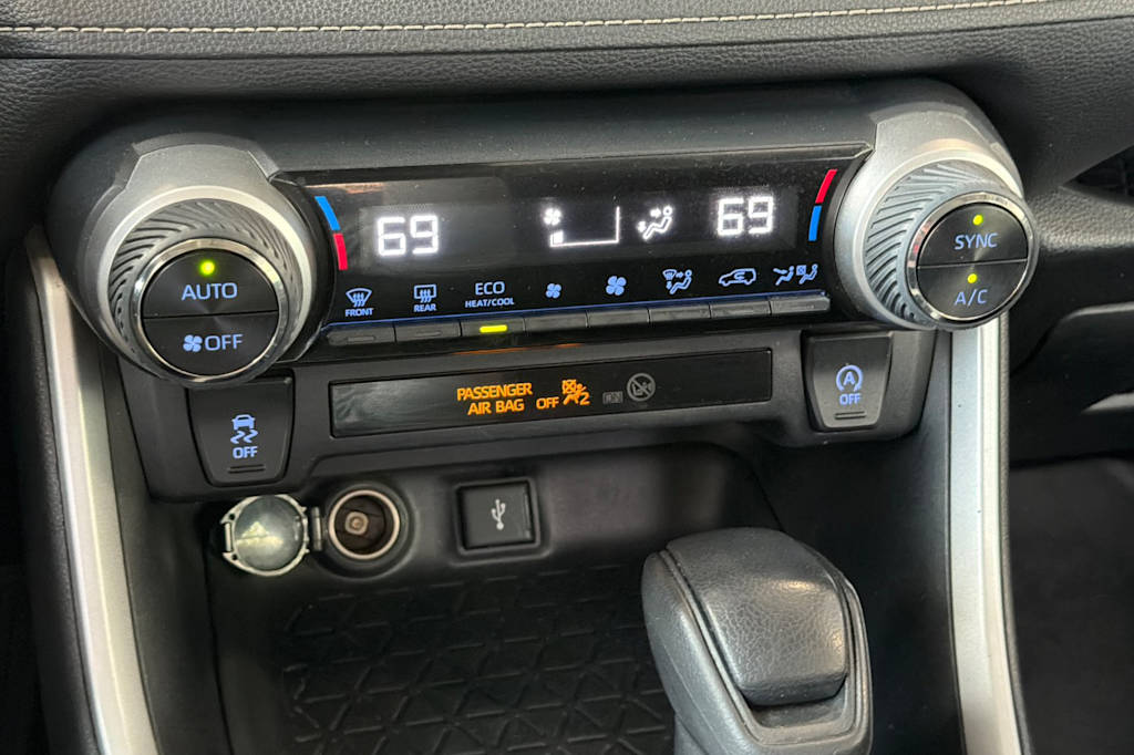 Thumbnail: 2020 Toyota RAV4 - 25