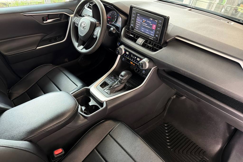 Thumbnail: 2020 Toyota RAV4 - 11