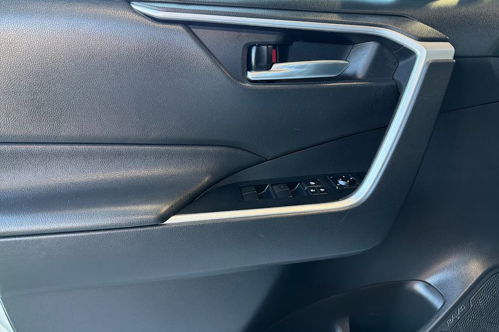 Thumbnail: 2021 Toyota RAV4 - 21