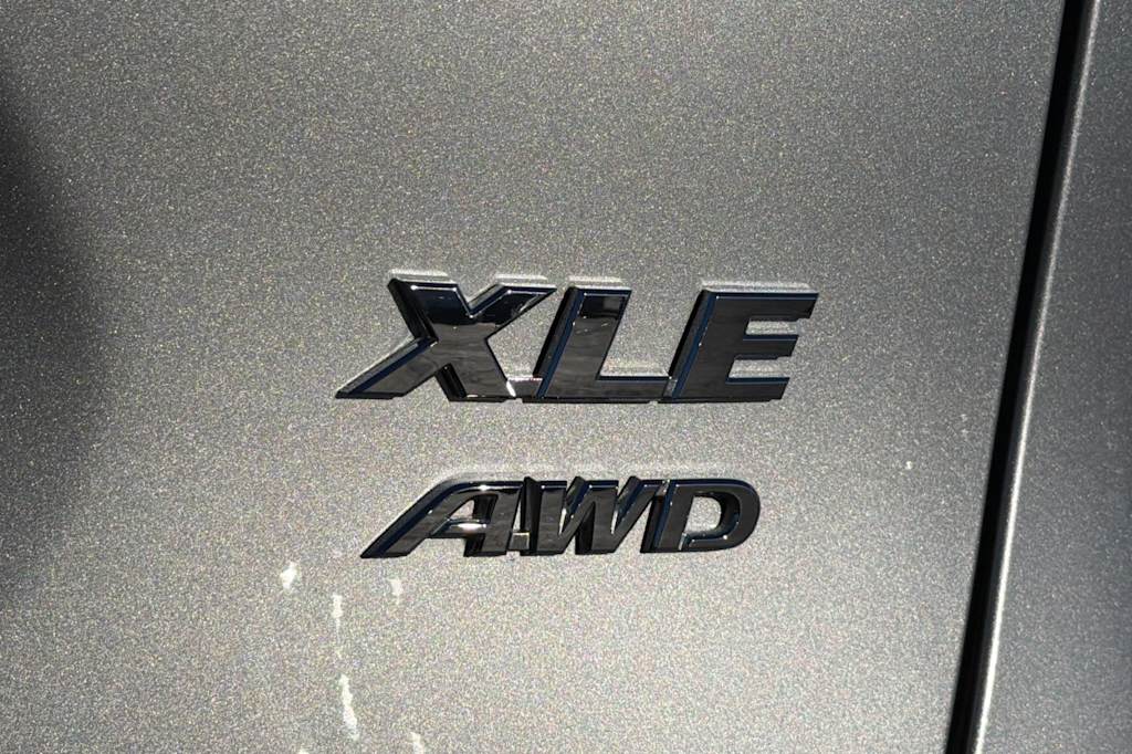 Thumbnail: 2021 Toyota RAV4 - 7