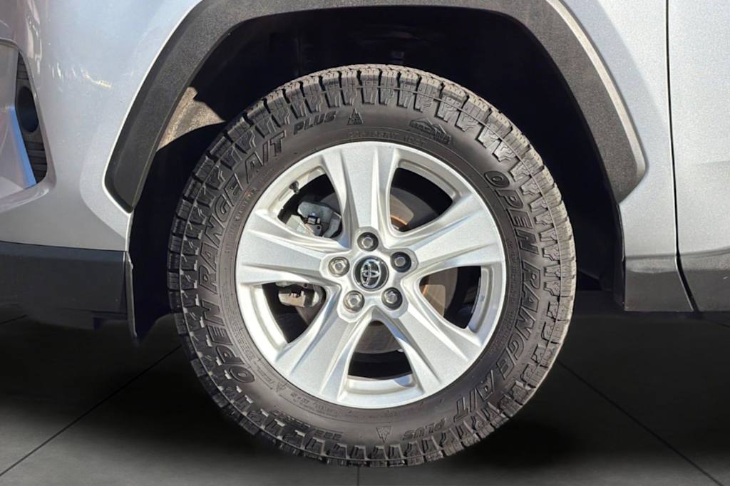 Thumbnail: 2021 Toyota RAV4 - 8