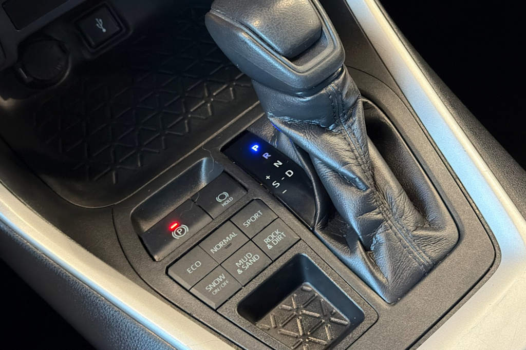 Thumbnail: 2021 Toyota RAV4 - 14