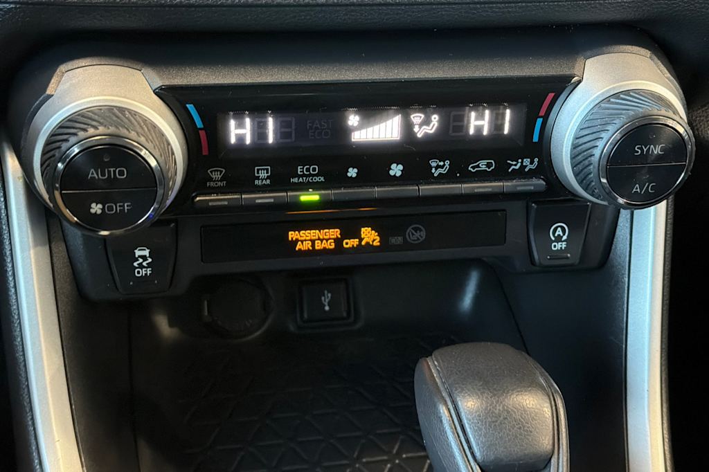 Thumbnail: 2021 Toyota RAV4 - 25