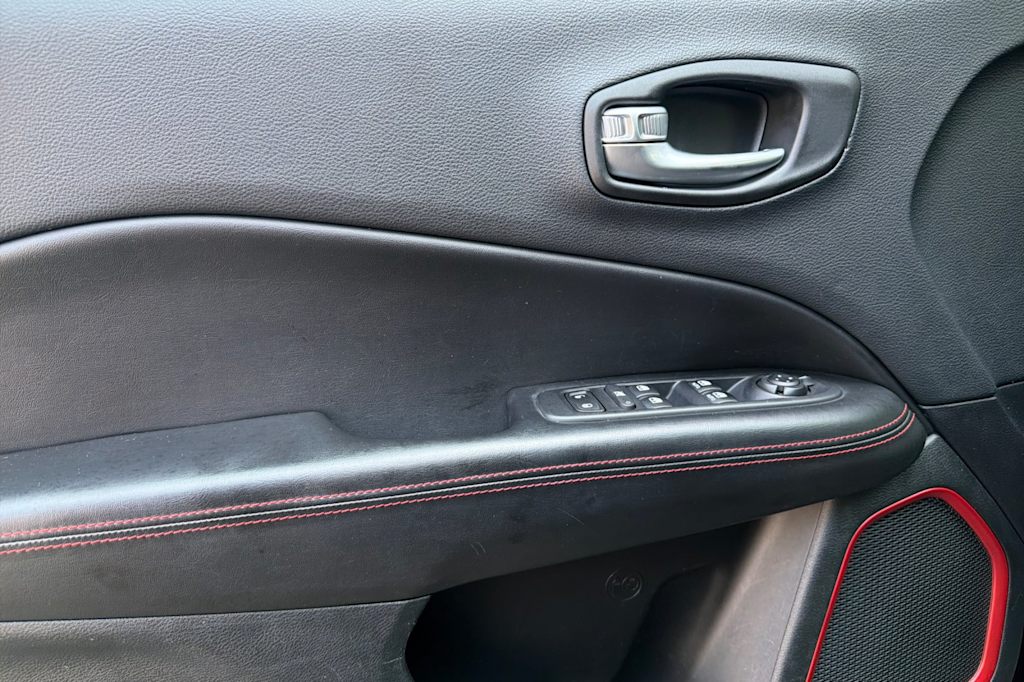 Thumbnail: 2018 Jeep Compass - 21