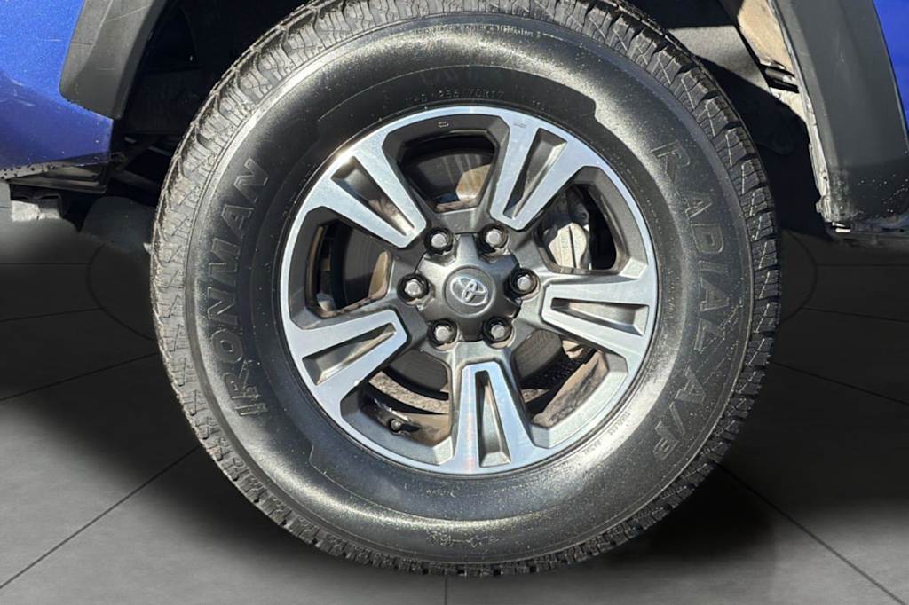 Thumbnail: 2022 Toyota Tacoma - 6