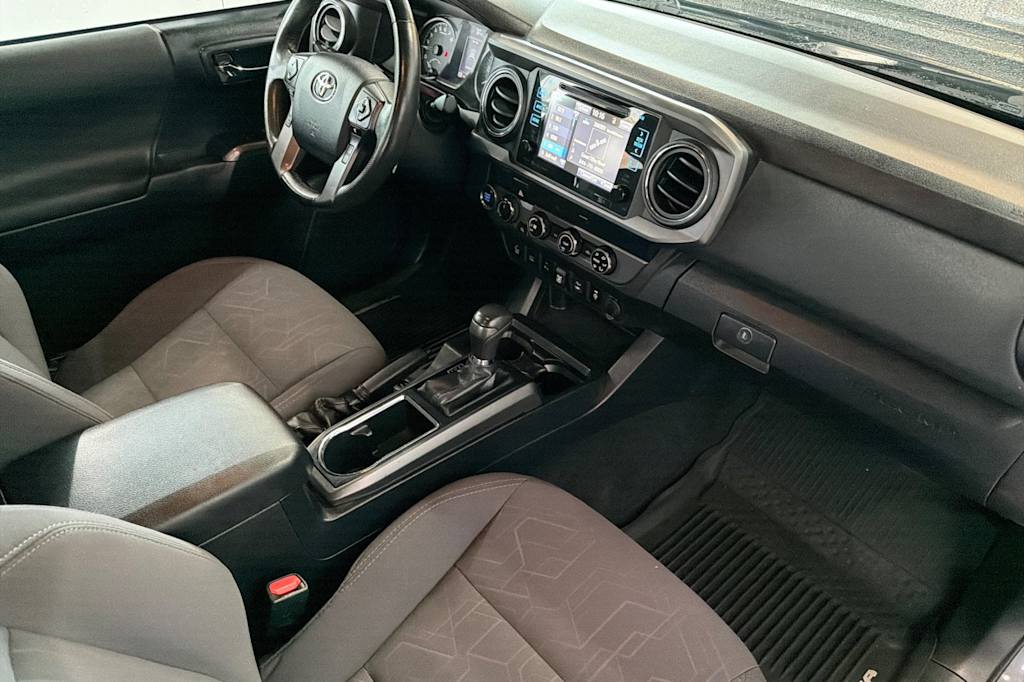 Thumbnail: 2019 Toyota Tacoma - 12