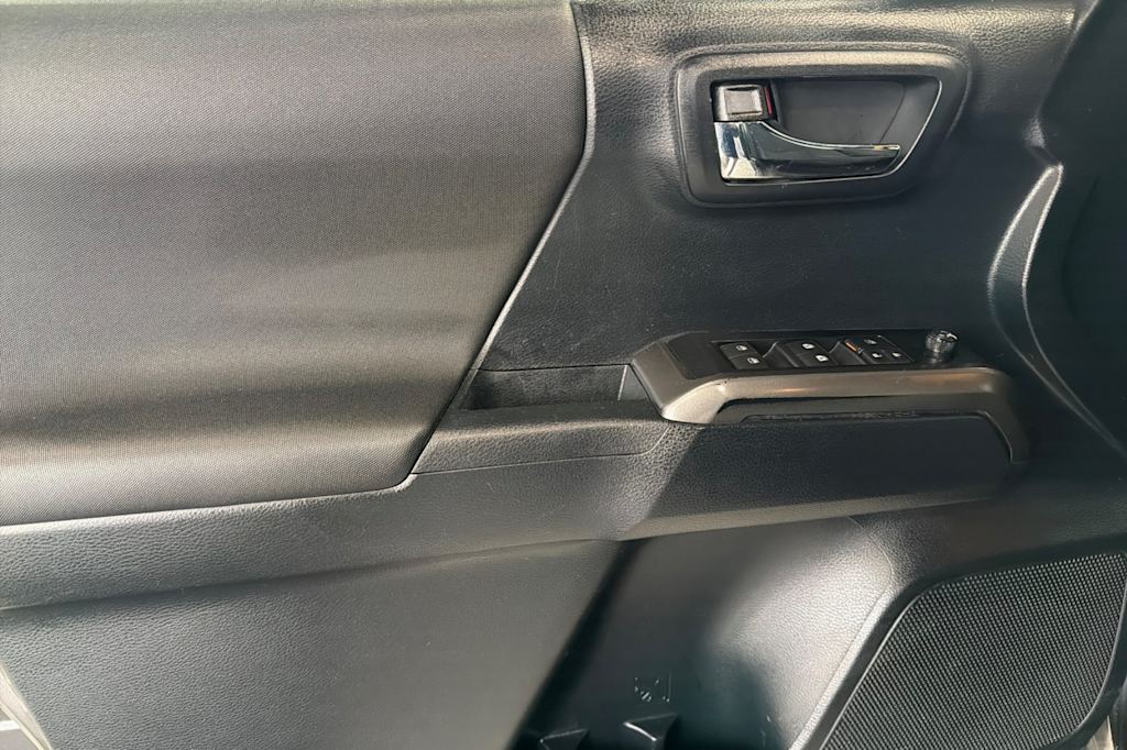 Thumbnail: 2019 Toyota Tacoma - 20