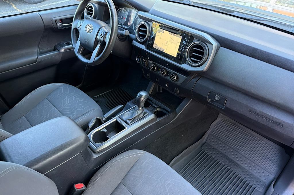 Thumbnail: 2017 Toyota Tacoma - 12