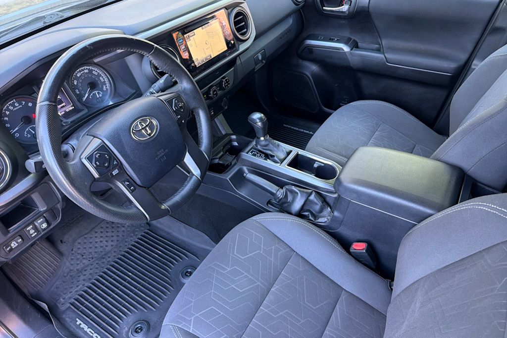 Thumbnail: 2017 Toyota Tacoma - 10