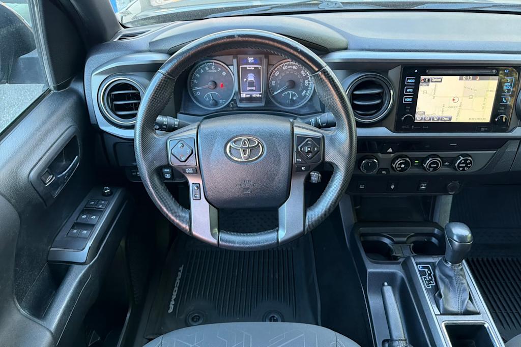 Thumbnail: 2017 Toyota Tacoma - 9