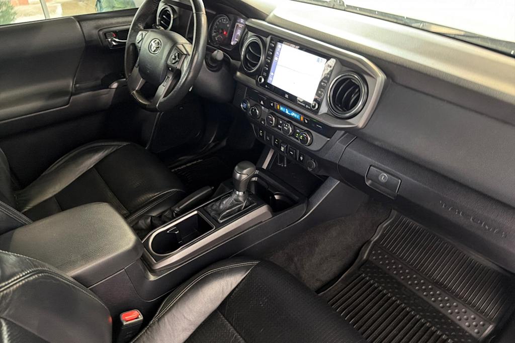 Thumbnail: 2020 Toyota Tacoma - 10