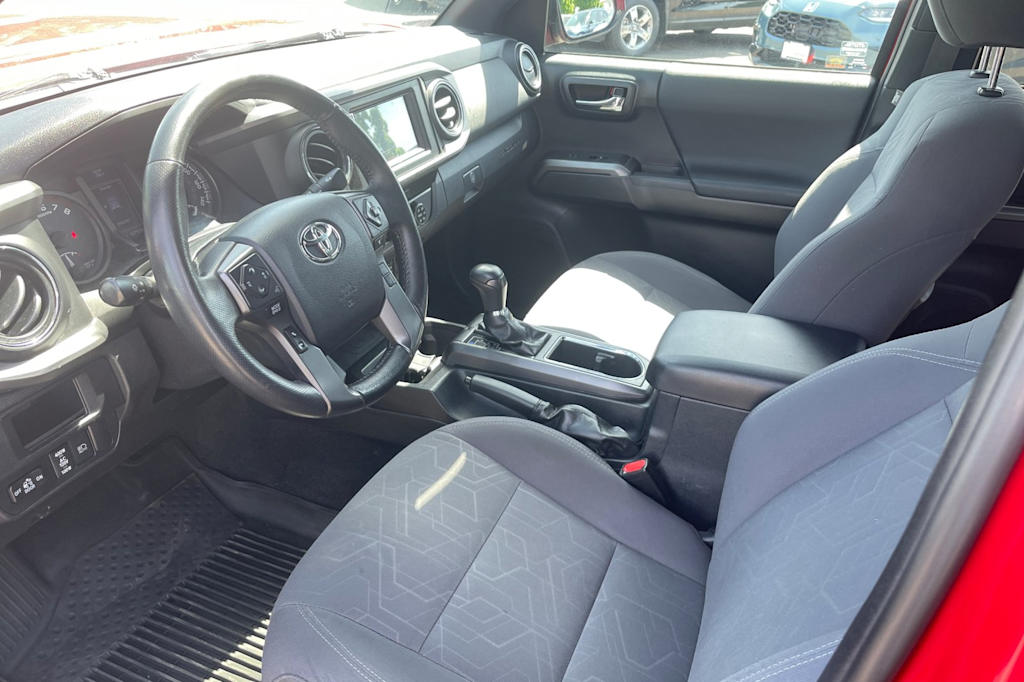 Thumbnail: 2019 Toyota Tacoma - 9