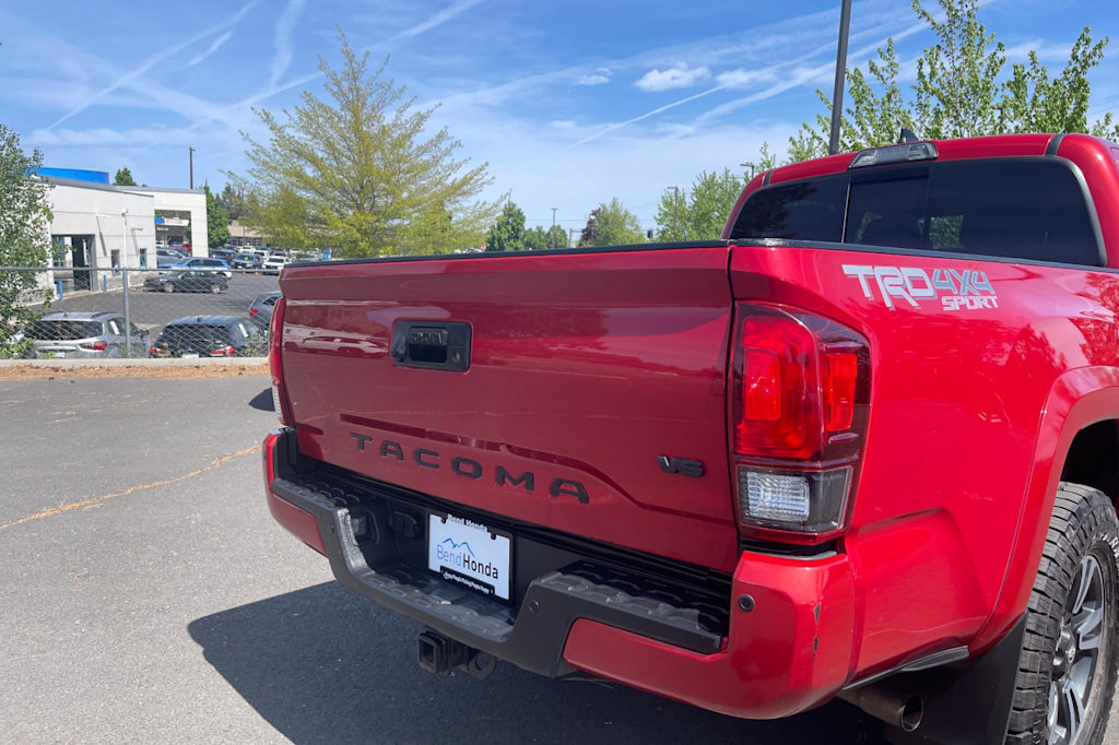 Thumbnail: 2019 Toyota Tacoma - 15