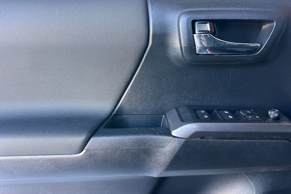 Thumbnail: 2019 Toyota Tacoma - 20