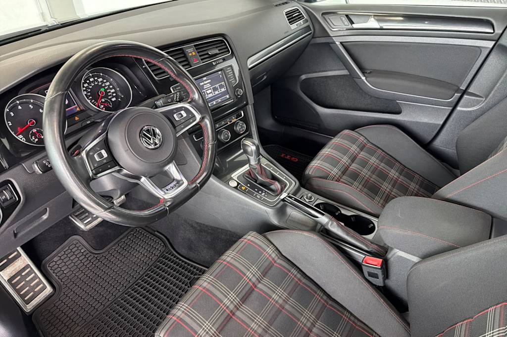 Thumbnail: 2017 Volkswagen Golf - 9