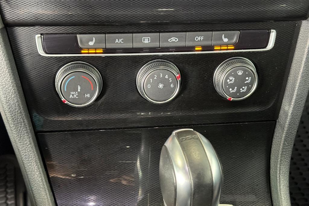 Thumbnail: 2017 Volkswagen Golf - 25