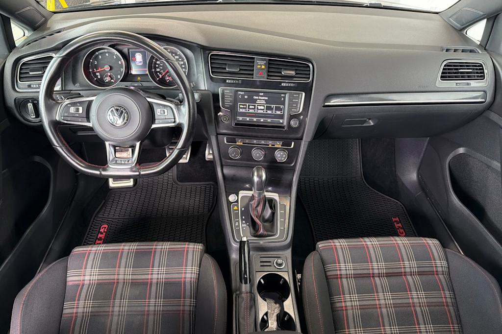 Thumbnail: 2017 Volkswagen Golf - 2