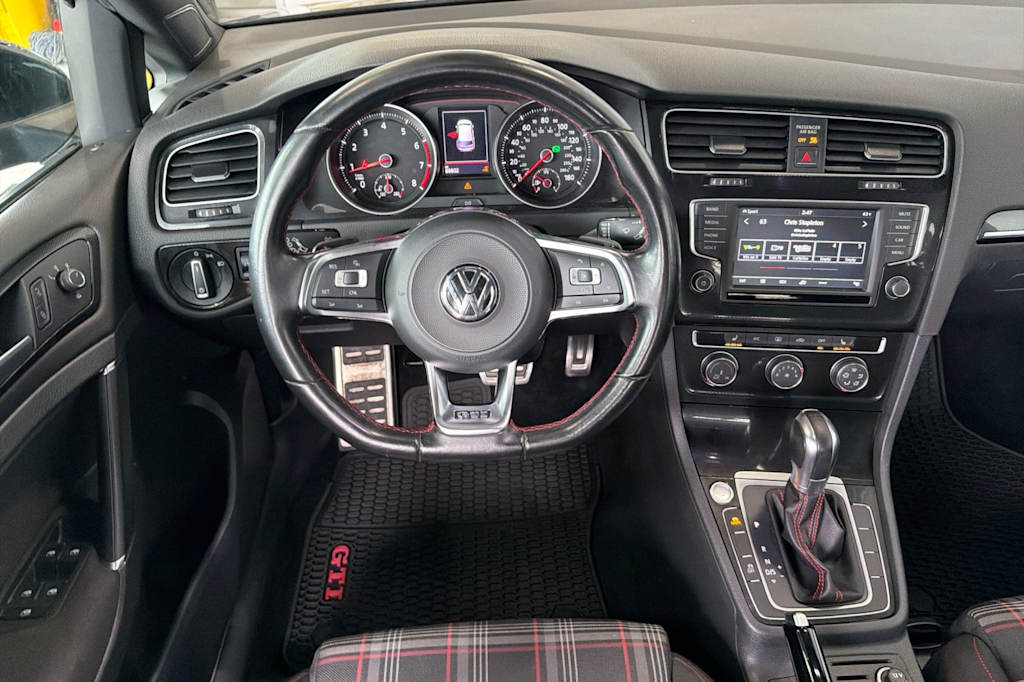 Thumbnail: 2017 Volkswagen Golf - 11