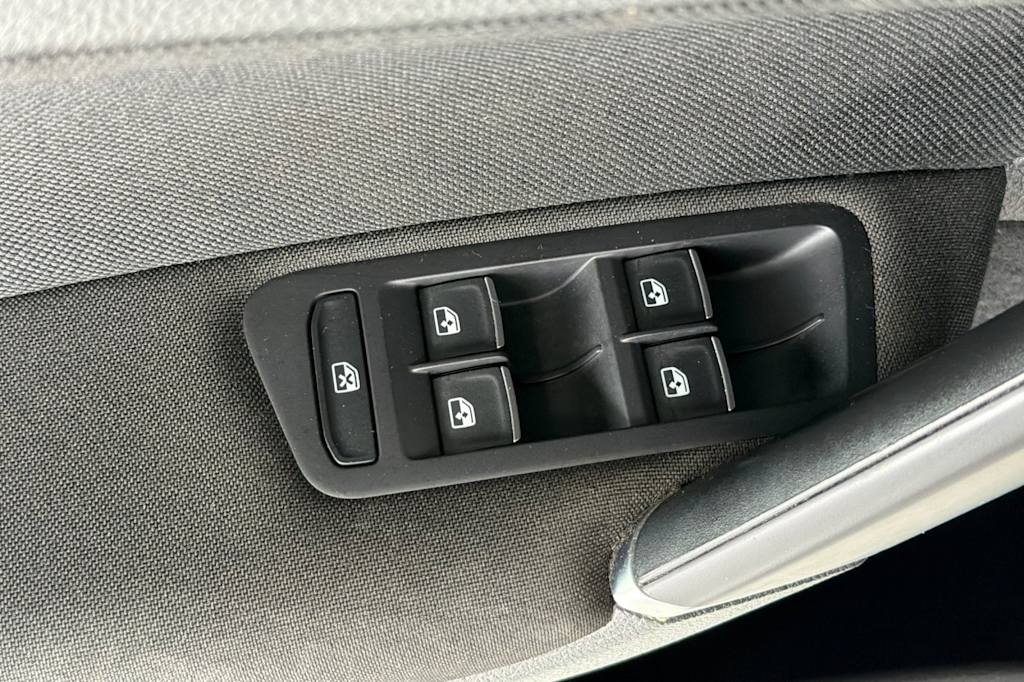 Thumbnail: 2017 Volkswagen Golf - 22