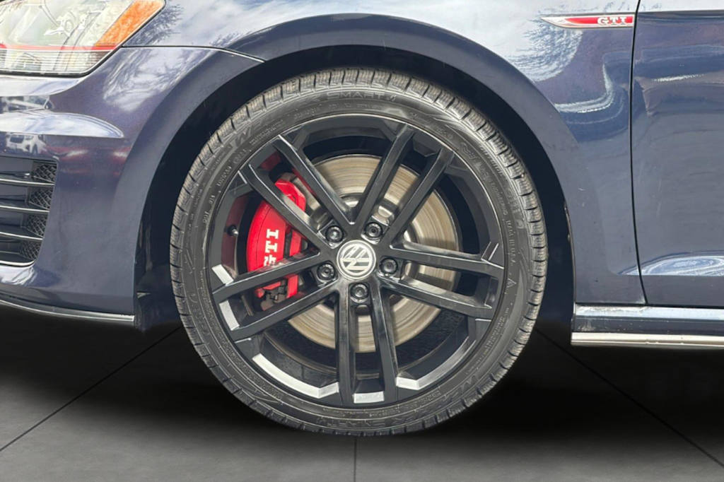 Thumbnail: 2017 Volkswagen Golf - 8