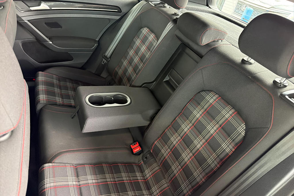 Thumbnail: 2017 Volkswagen Golf - 10