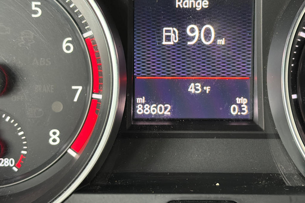 Thumbnail: 2017 Volkswagen Golf - 28