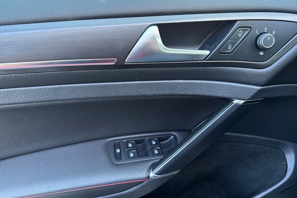 Thumbnail: 2021 Volkswagen Golf - 21