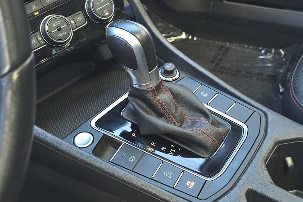 Thumbnail: 2019 Volkswagen Jetta - 14