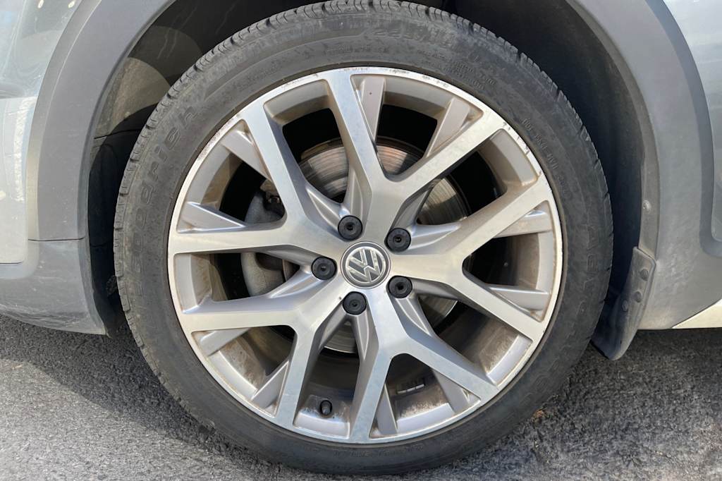 Thumbnail: 2017 Volkswagen Golf - 8