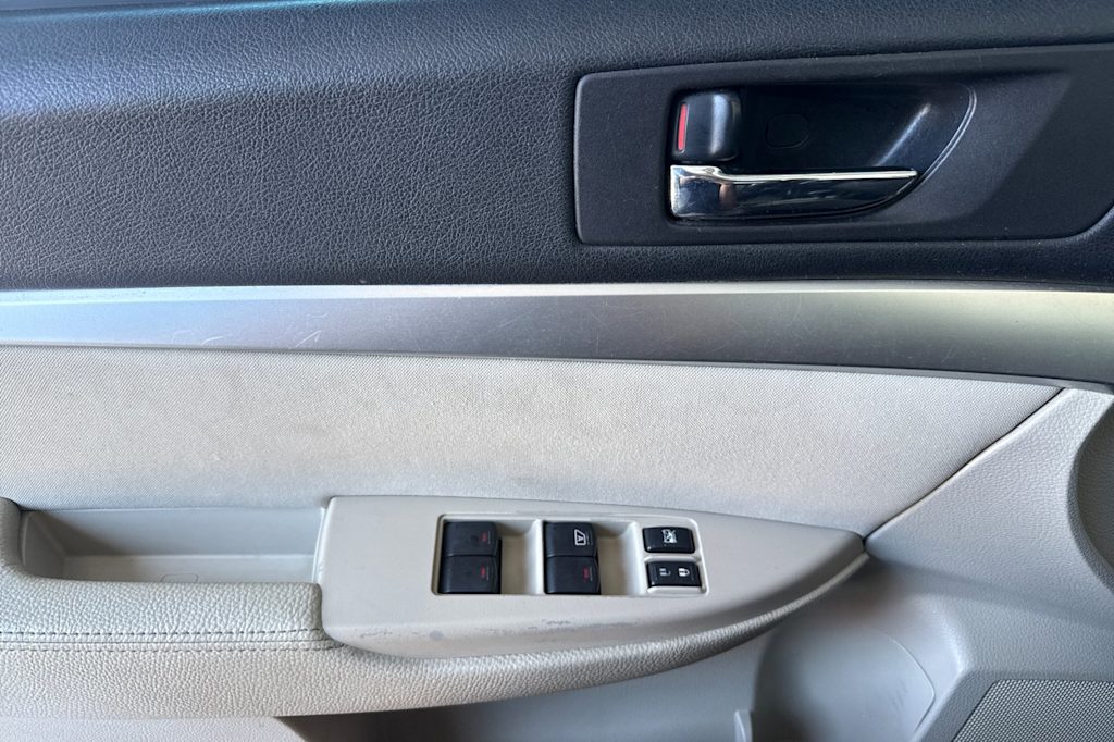 Thumbnail: 2010 Subaru Legacy - 20