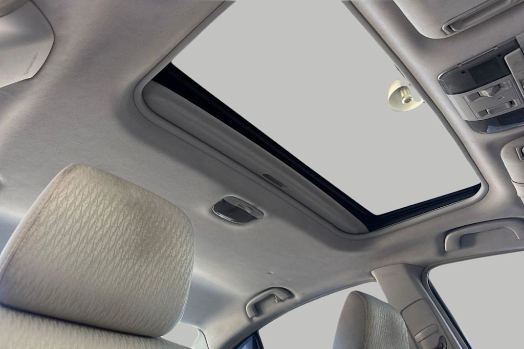 Thumbnail: 2010 Subaru Legacy - 22