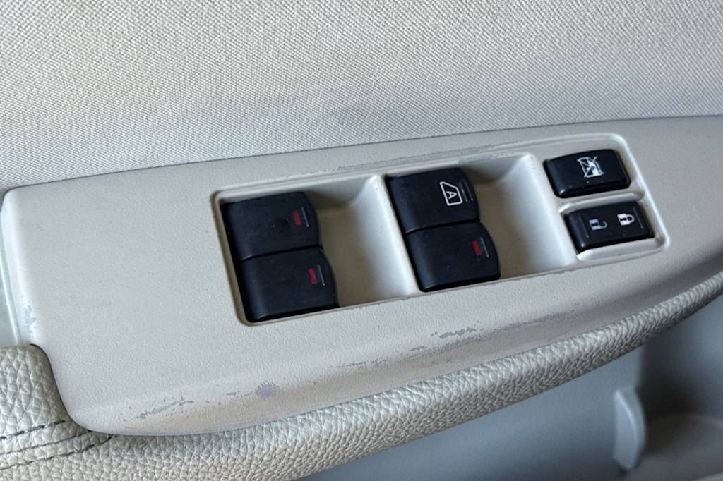 Thumbnail: 2010 Subaru Legacy - 21