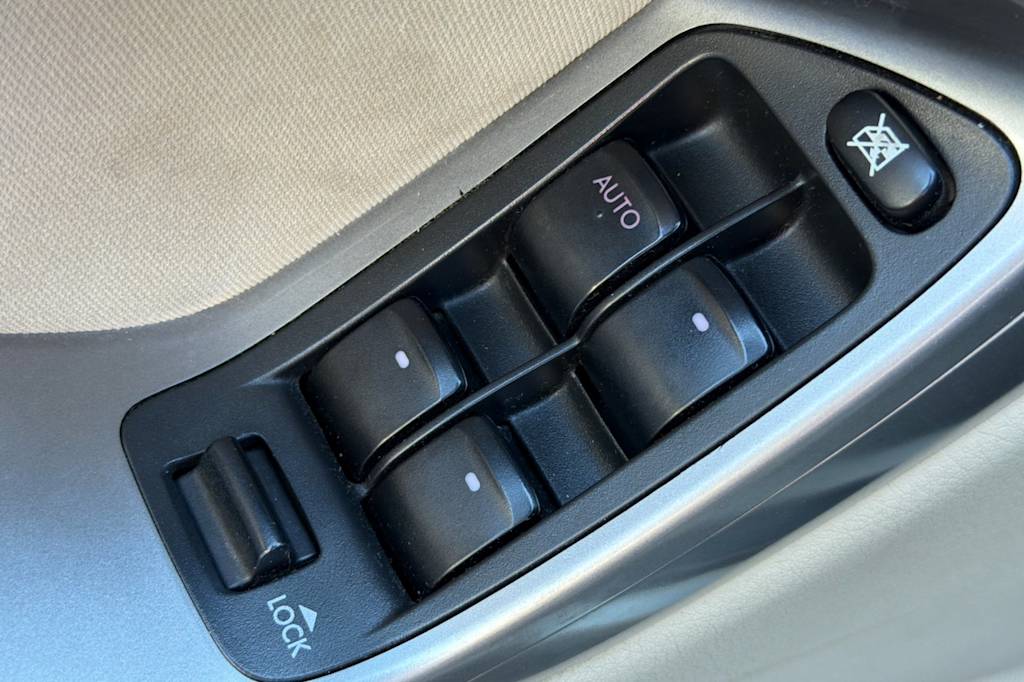 Thumbnail: 2008 Subaru Outback - 22