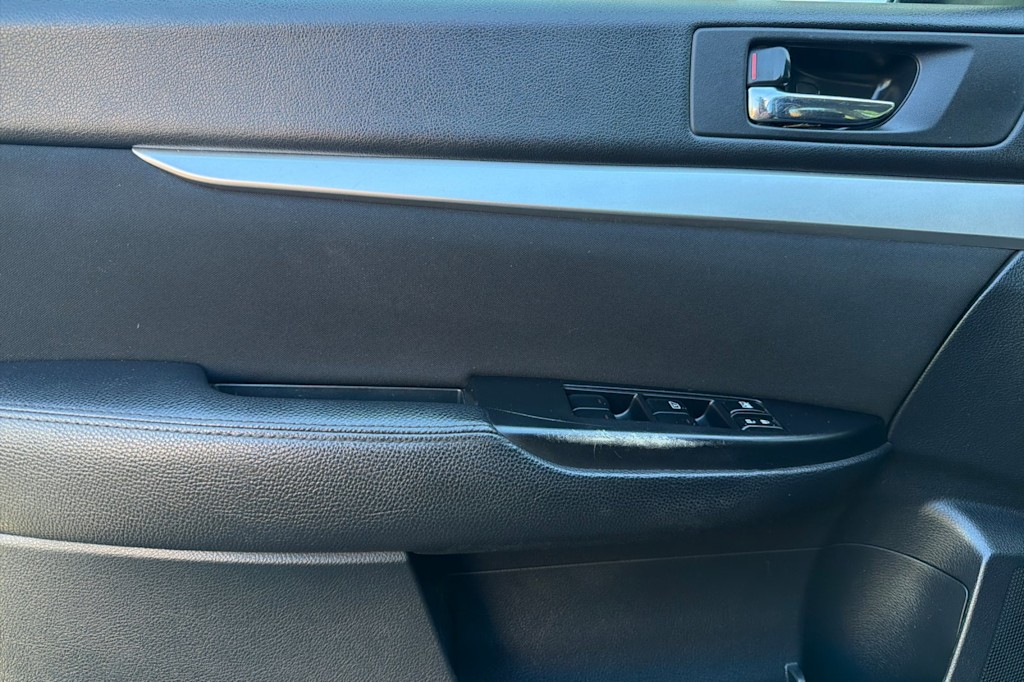 Thumbnail: 2010 Subaru Outback - 21
